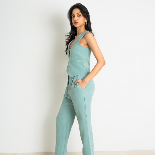 This combination of a waistcoat in an exotic turquoise hue features a tailored, cropped waistcoat in woven fabric with a deep V-neck, buttons, shaping seams at the front and welt front pockets. Satin lining. Paired with tailored trousers in twill made from a viscose blend. Relaxed fit with a high waist, ankle length, and a zip fly with concealed hook-and-eye fasteners. Diagonal side pockets, and gently tapered legs with creases.