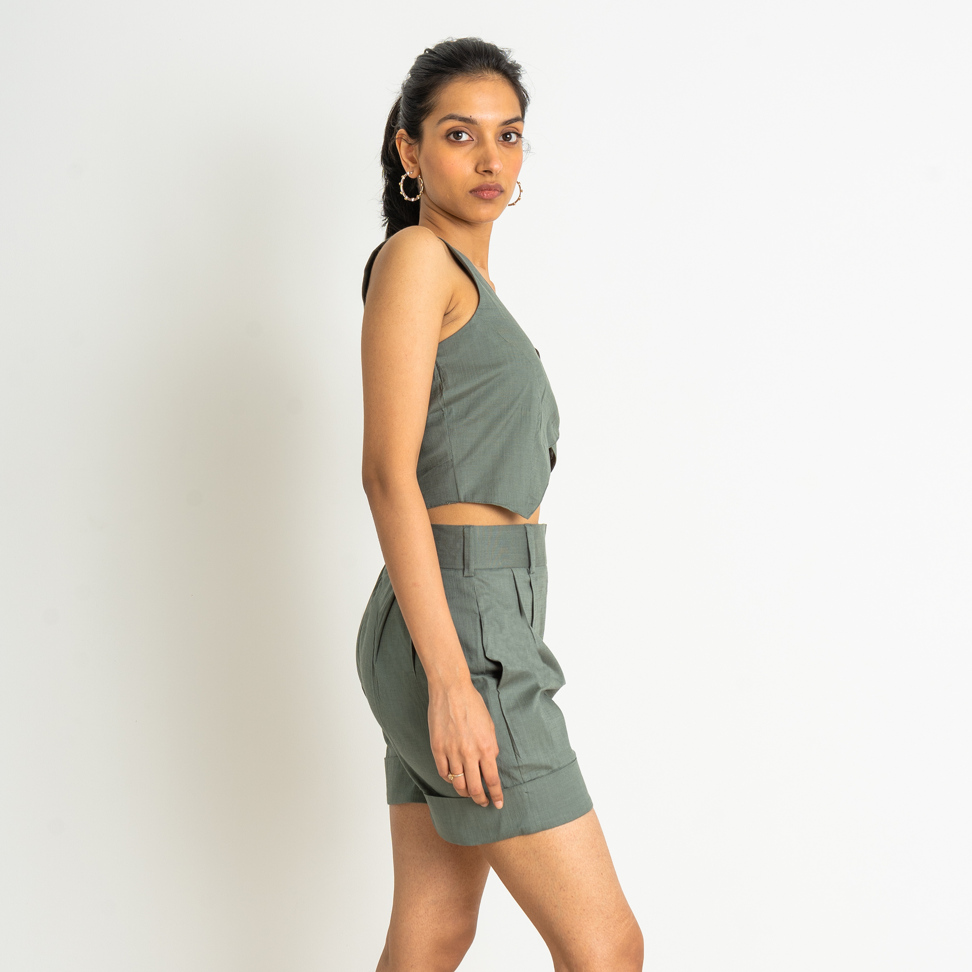 Short cropped waistcoat in a linen and viscose blend weave with a V-neck, single button closing, paired with same color classic bermuda shorts set with both side pockets and breathable fabric.