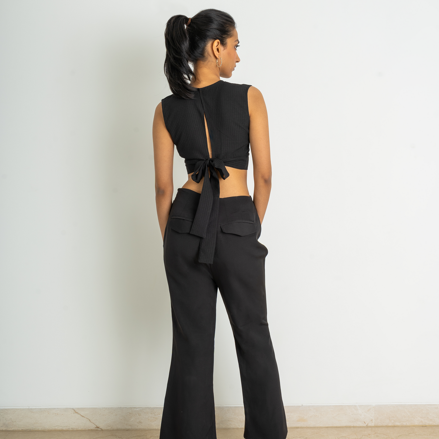 Back bow adorned cropped top