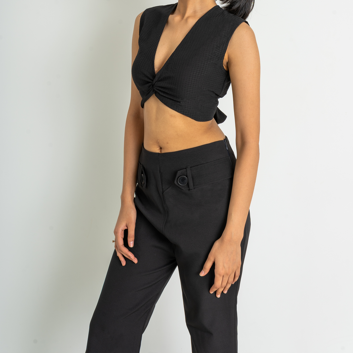 Back bow adorned cropped top